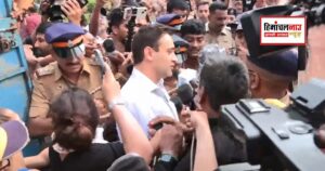 अभिनेता इमरान खान को भारत छोड़ने का नोटिस