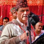 ककीरा में विकास योजनाओं की जानकारी देते विधानसभा अध्यक्ष कुलदीप सिंह पठानिया