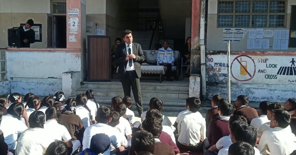 कांगड़ा के स्कूल में सुरक्षित बचपन अभियान का जागरूकता कार्यक्रम