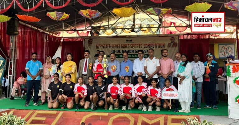 रग्बी और हैंडबॉल में पदक जीतने वाली कोटड़ी व्यास की छात्राएं