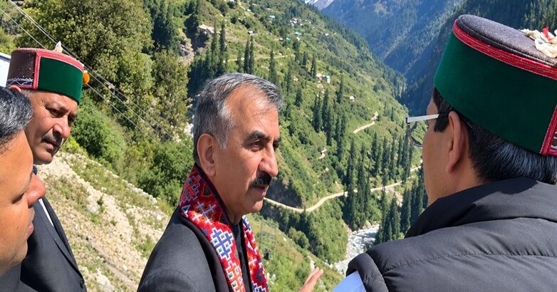 भूस्खलन से बंद जांगलिक सड़क का निरीक्षण