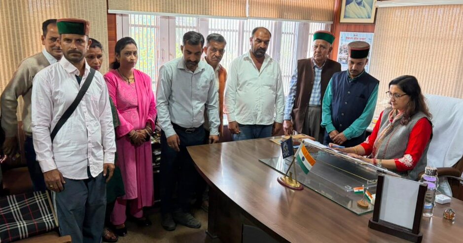 नाहन-श्रीरेणुकाजी सड़क पर भूस्खलन से भूमि कटाव