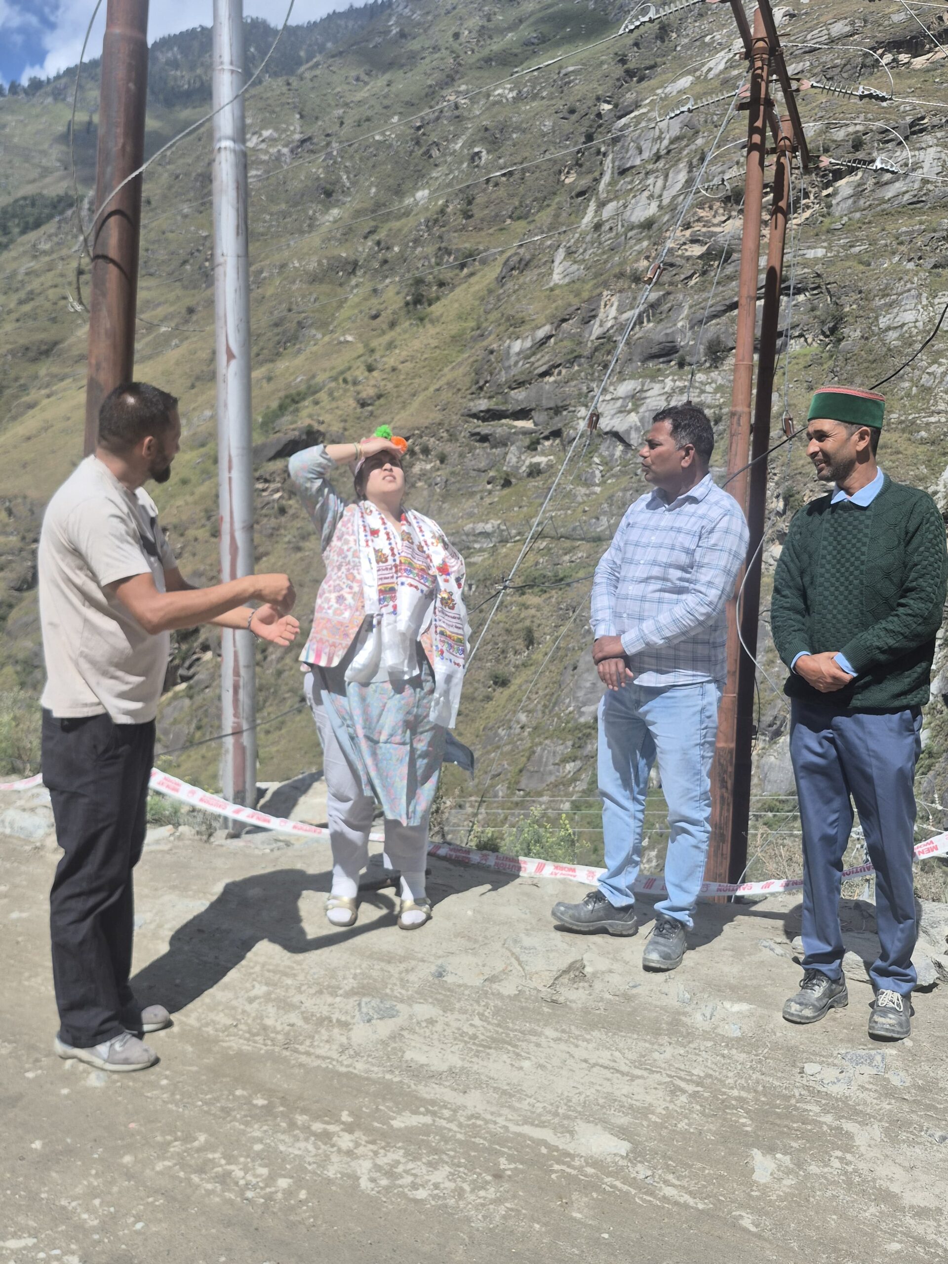 Landslide / नाथपा में एनएच-05 के संवेदनशील ब्लॉक पॉइंट का निरीक्षण, निर्बाध यातायात के निर्देश