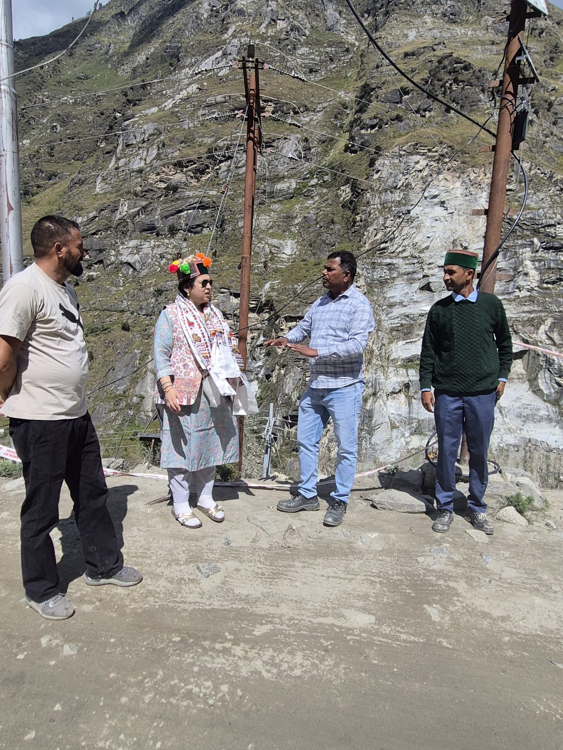 Landslide / नाथपा में एनएच-05 के संवेदनशील ब्लॉक पॉइंट का निरीक्षण, निर्बाध यातायात के निर्देश
