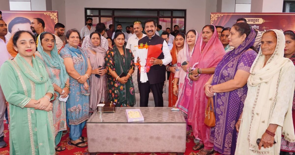 सादगी से मनाया मुकेश अग्निहोत्री ने जन्मदिन, देशभर से मिलीं शुभकामनाएं
