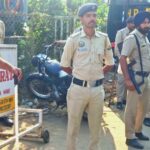 नाहन में वाहनों की जांच करते पुलिस जवान