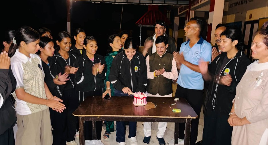 National Rugby / दिल्ली में दमखम दिखाने रवाना हुई हिमाचल की अंडर-17 रग्बी टीम, कोटड़ी व्यास में खिलाड़ियों को दी विदाई