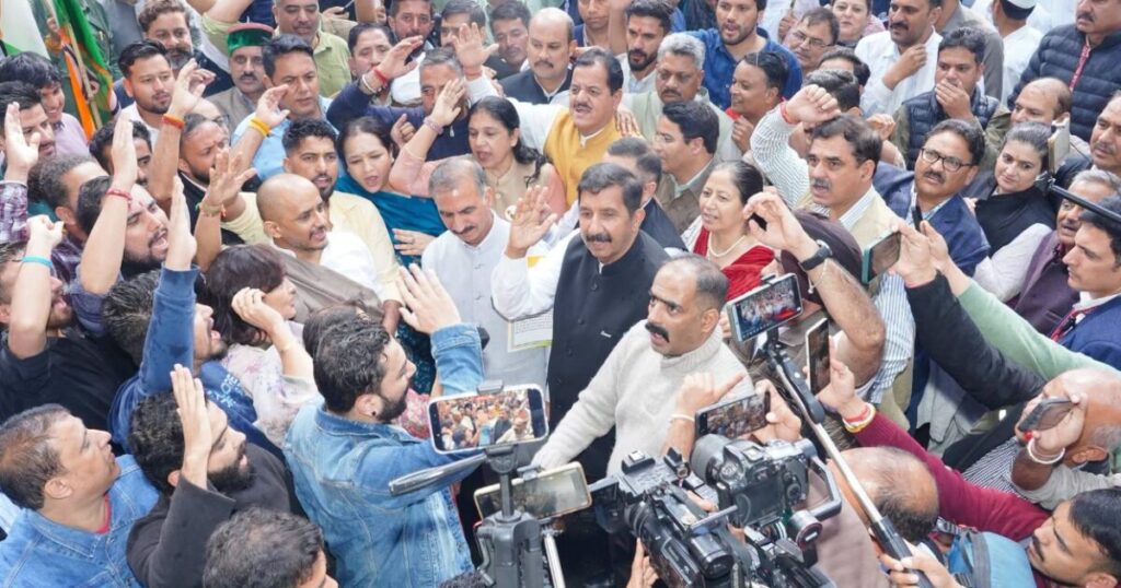 शिमला में राहुल-प्रियंका की हिरासत के विरोध में कांग्रेस का प्रदर्शन