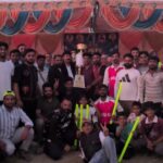 समूर कलां क्रिकेट टूर्नामेंट में खिलाड़ियों के साथ विधायक विवेक शर्मा