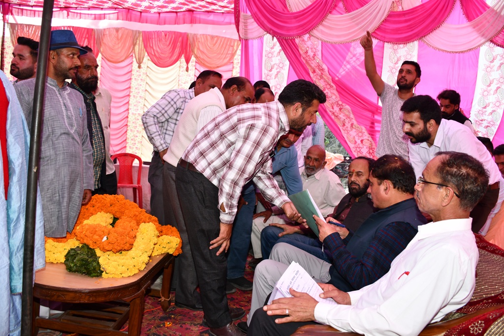 शीतलाघाटी में सामुदायिक भवन की आधारशिला, विकास कार्यों के लिए विधायक ने की कई घोषणाएं