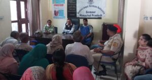 निहालगढ़ में वरिष्ठ नागरिकों के लिए विधिक जागरूकता शिविर