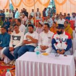ऊना में विद्युत परियोजनाओं की जानकारी देते उप मुख्यमंत्री मुकेश अग्निहोत्री