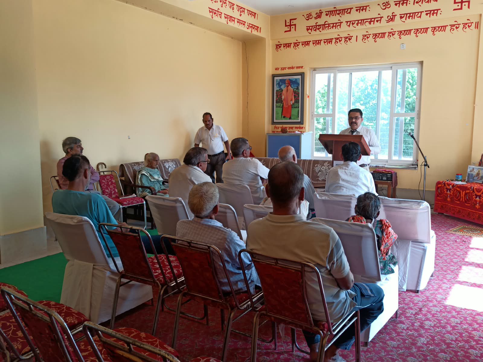 कुंगड़त और चड़तगढ़ में वरिष्ठ नागरिकों को बताए कानूनी अधिकार, हेल्पलाइन 15100 की दी जानकारी
